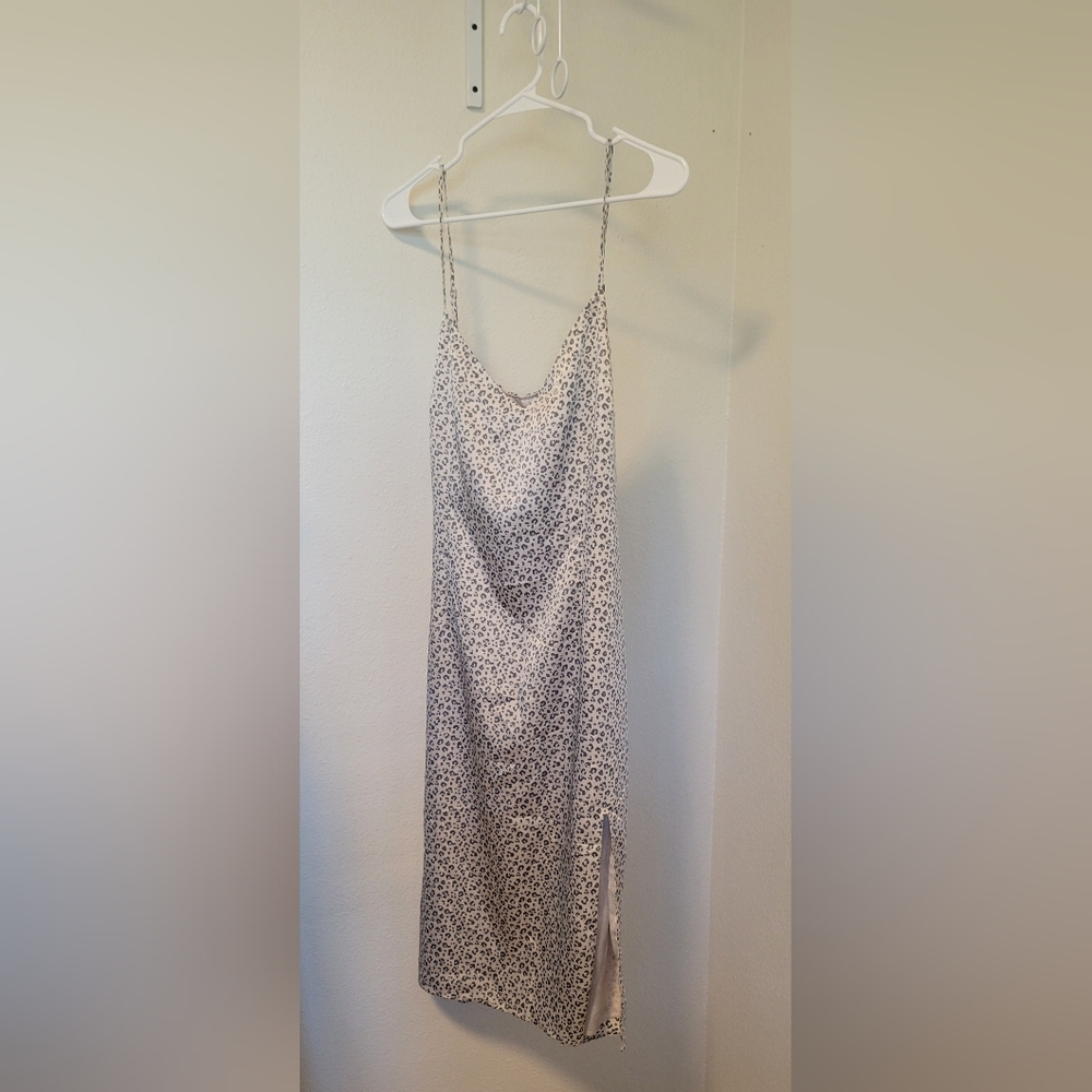 LAST CHANCE TO BUY BEFORE MOVE - Picture 2 of 10